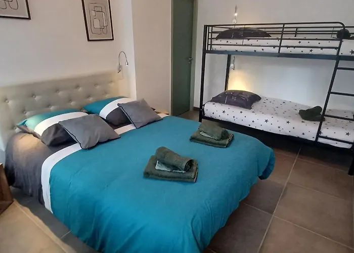 De La Fecleval 6 Personnes Proche Du Puy Dufou *